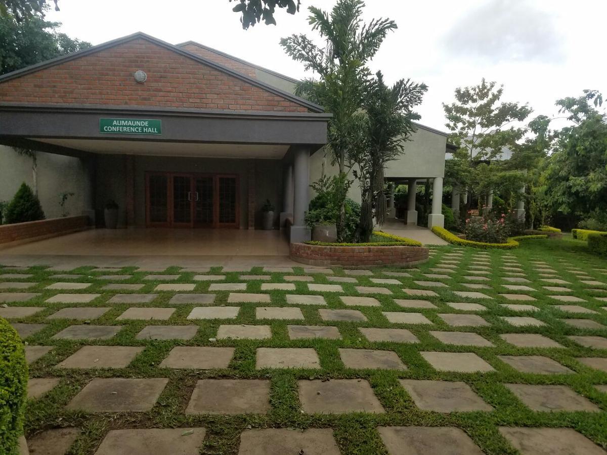 Ufulu Gardens Hotel Lilongwe Exterior photo