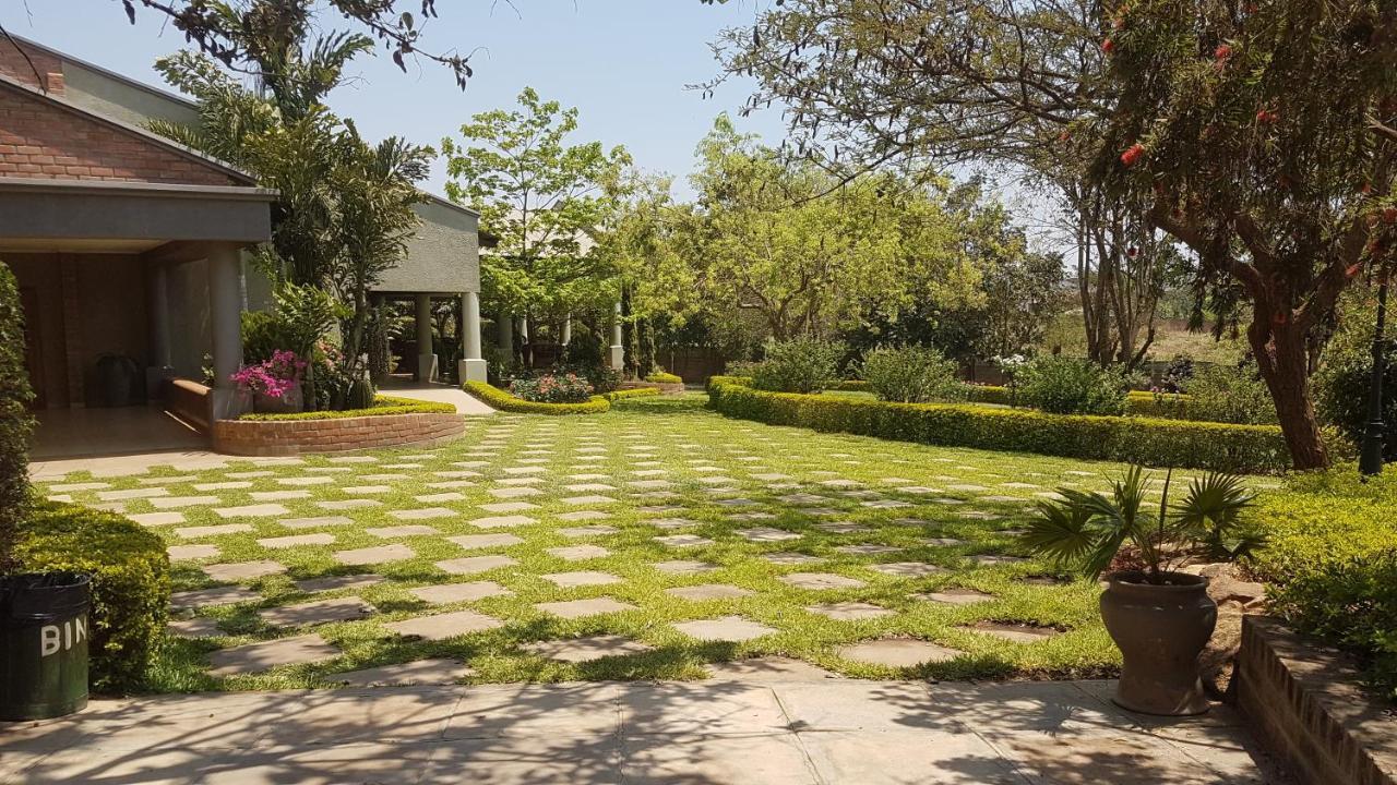 Ufulu Gardens Hotel Lilongwe Exterior photo